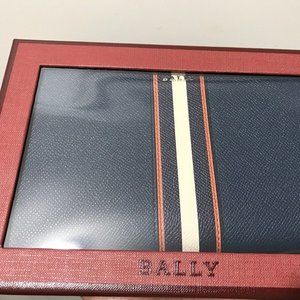 Bally Switzerland luxury & chic  beautiful leather zip wallet NIB$795
